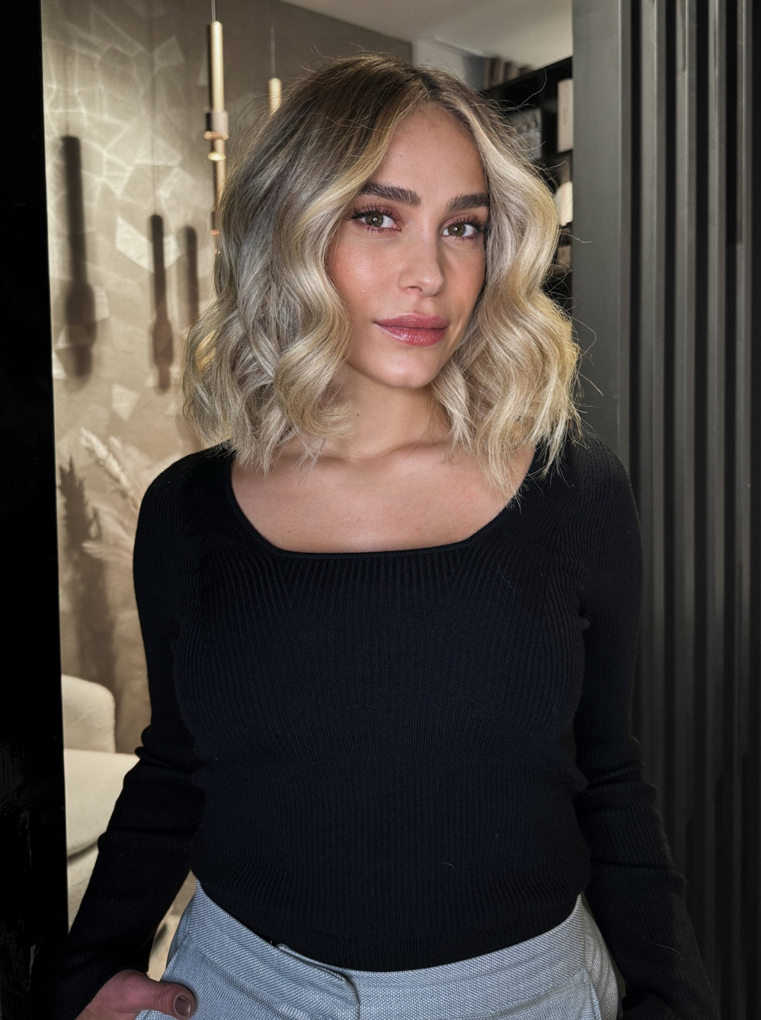 Blonde wavy bob balayage at BRUSH Amsterdam